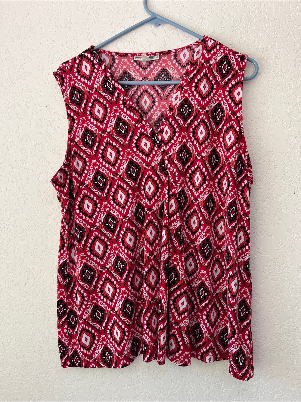 Dana Buchman Red Geometric Sleeveless V-Neck Camisole